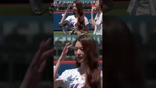 IVE star throws first pitch at Mets vs Dodgers