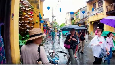 Exploring Hoi An old town streets and riverside-1