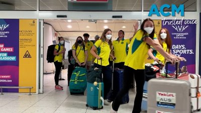 Aussie swim team touch down in Glasgow