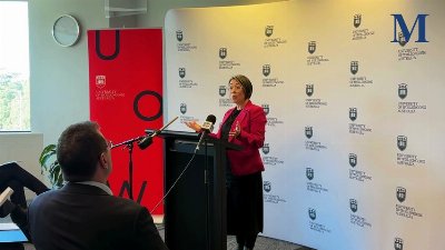 Donation to support Parkinson's research at UOW
