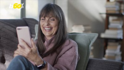 A closer look: Seniors spend 300 hours a year on social media