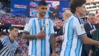Argentina’s Cristian Romero snubs Trump handshake at World Cup final