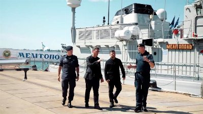 Burnham and Zelenskyy board HMS Queen Elizabeth