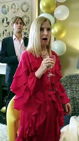Divorced Queen - Returns to The Stage HD 720p APL